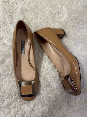 PRADA Patent Leather Pumps Size 37